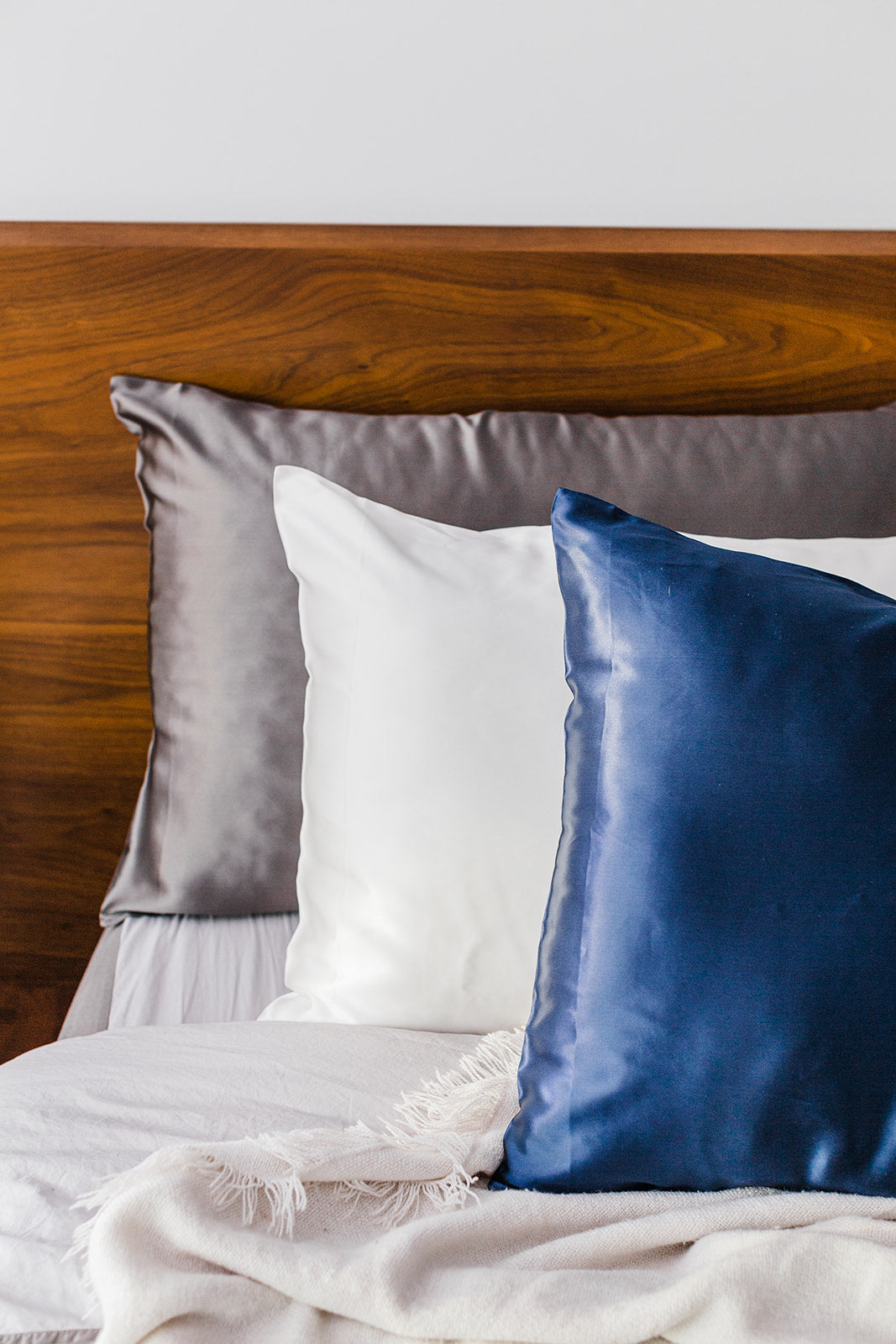 22 Momme Mulberry Silk Pillowcase - Navy